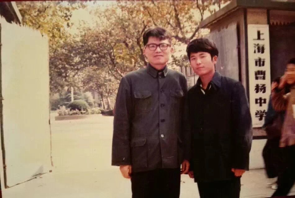 凌炳元与儿子(凌建民)曹杨中学合影