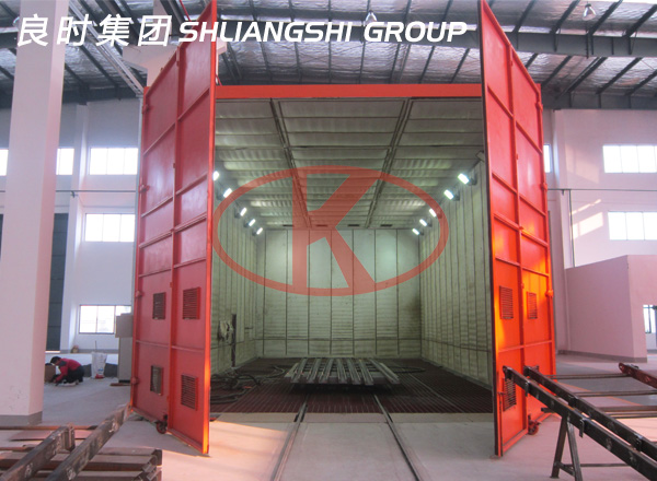 点击图片可在新窗口打开 全自动刮板输送机械回收式喷砂房